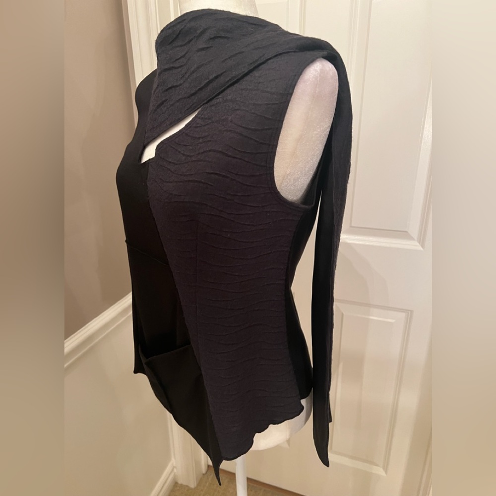Unique Styled Top - Picture 2 of 6